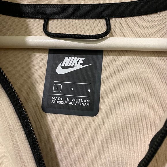 Nike Sportswear Tech Fleece Windrunner Women's Full-Zip Hoodie - Picture 4 of 9